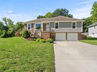 3018 Sweet Briar Dr, Independence, MO 64057
