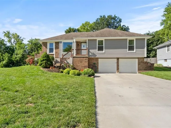 3018 Sweet Briar Dr, Independence, MO 64057