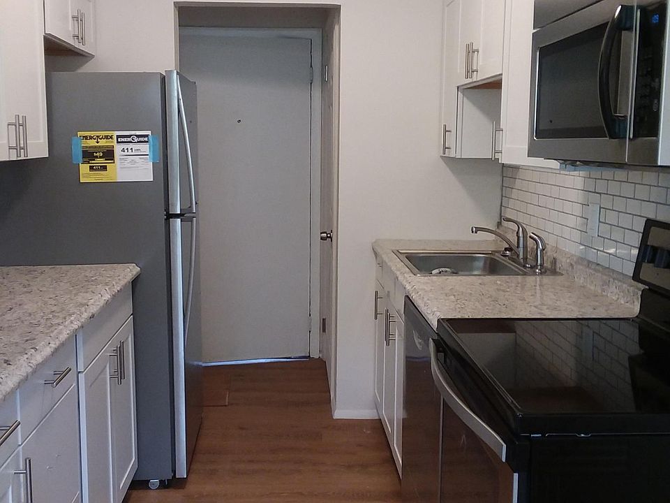 2nd image of 35 Cedar Ln APT 1