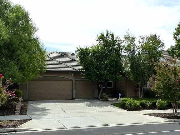 2nd image of 48 E Country Club Dr