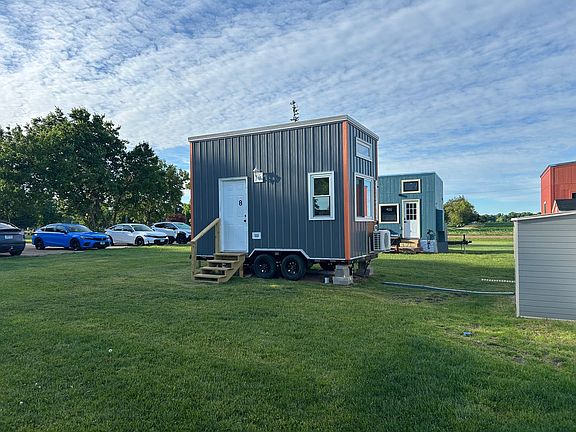 5th image of 301 S Prairie St Lot 8