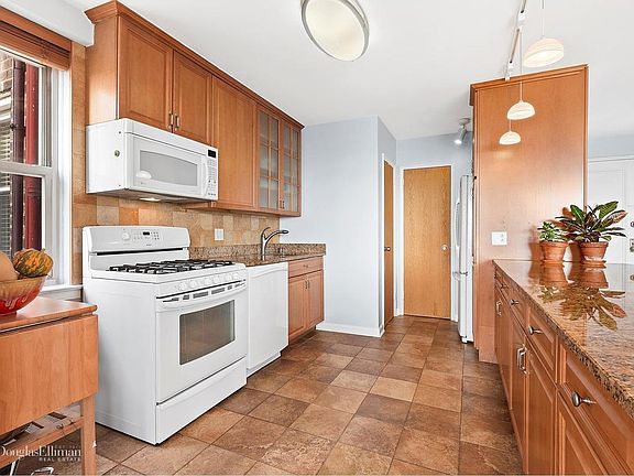 3rd image of 3135 Johnson Ave APT 16B