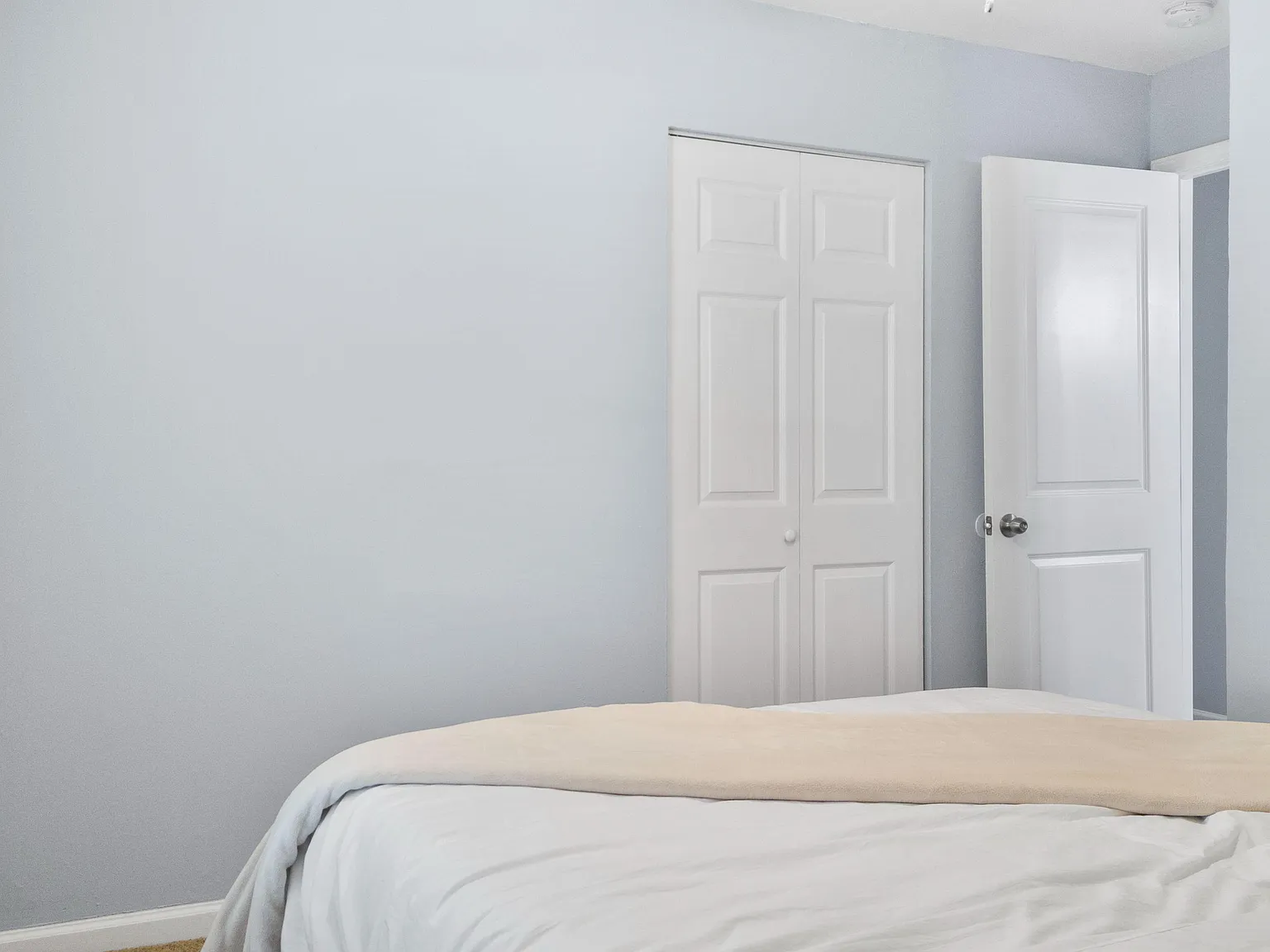 3 bed, 2.0 bath, 1000 sqft, $758 — Photo 2