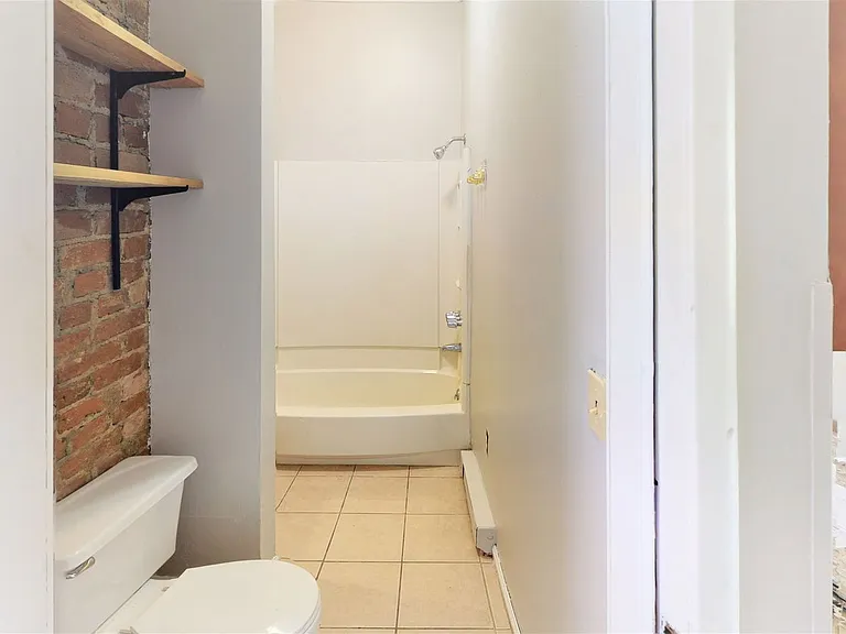 426 Ada St — Photo 5