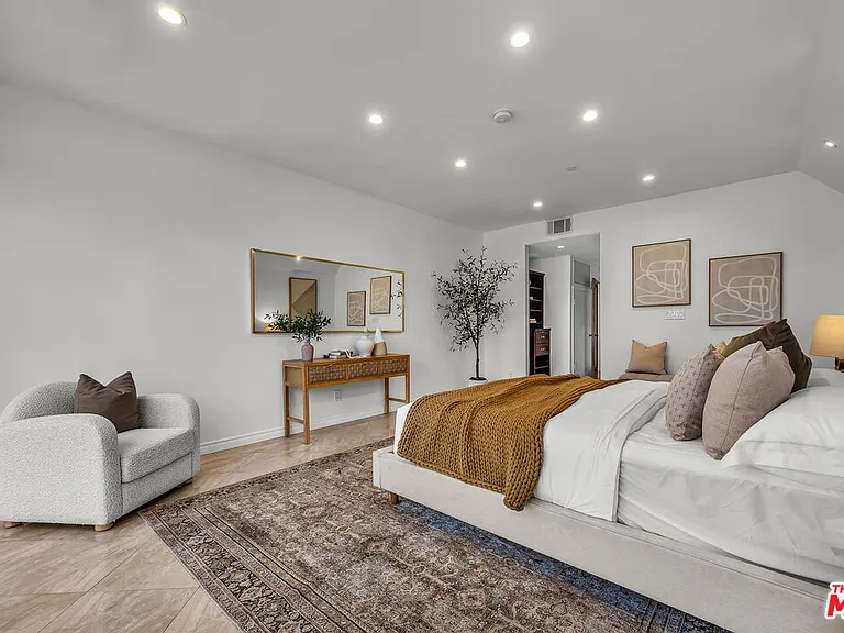 125 N Gale Dr #306 — Photo 9