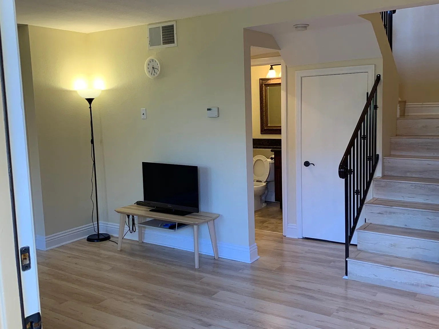 2 bed, 2.5 bath, 1100 sqft, $3,500 — Photo 2