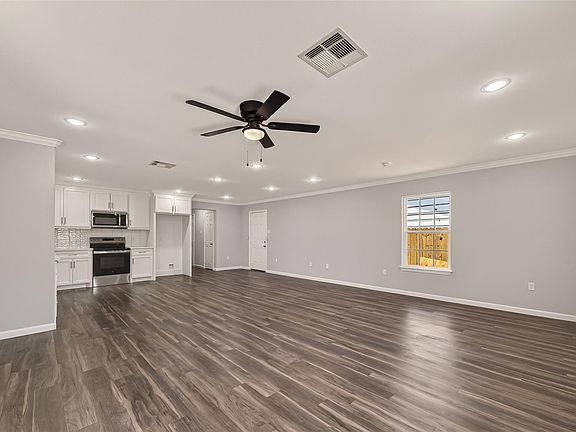4th image of 7412 S Hall St