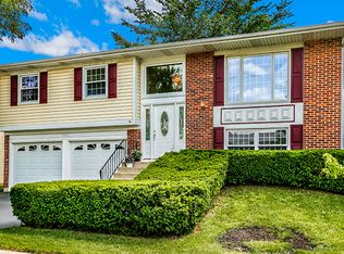 4646 Brigantine Ln, Hoffman Estates, IL 60192