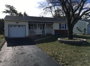 8 Hamilton Ct, Toms River, NJ 08757