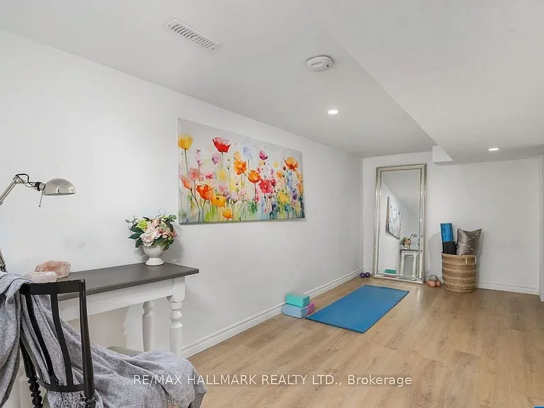 12 Wardencourt Dr #LOWER — Photo 10