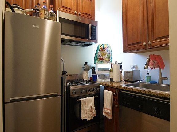 5th image of 42 Morton St APT 5A