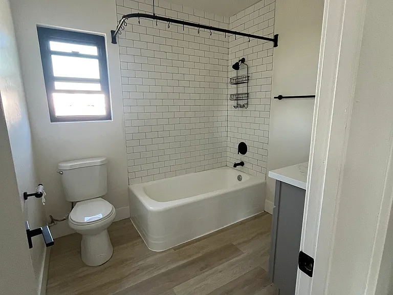 6958 Woodman Ave #6 — Photo 11