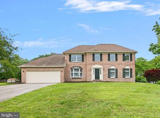 8 Taylors Farm Dr, Newark, DE 19711