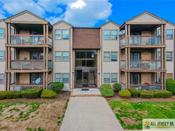 404 Newport Ct, Fords, NJ 08863