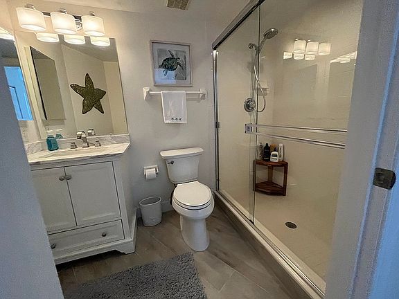 1st Guest Bathroom 