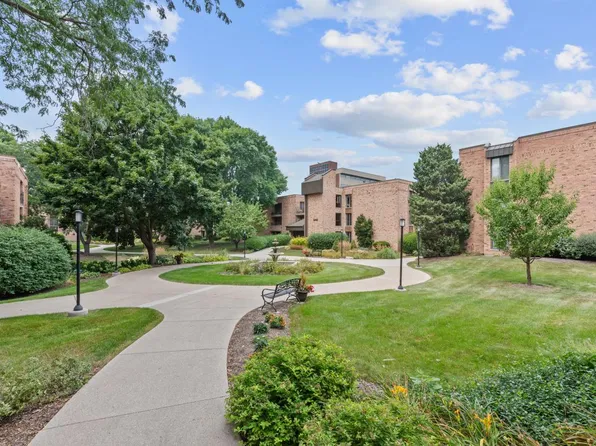 1906 East Shorewood BOULEVARD #258, Shorewood, WI 53211