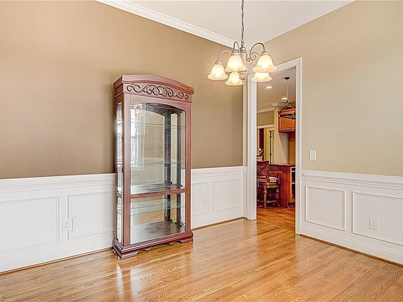 4th image of 111 Willowbrooke Way