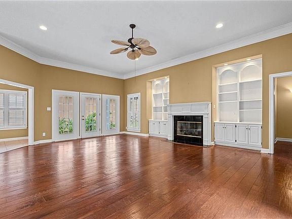 2nd image of 2467 Ashbury Pl