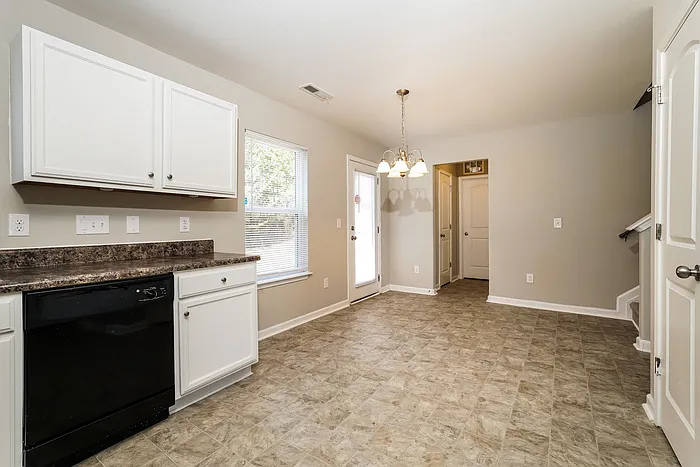 100 Hadley Dr — Photo 6