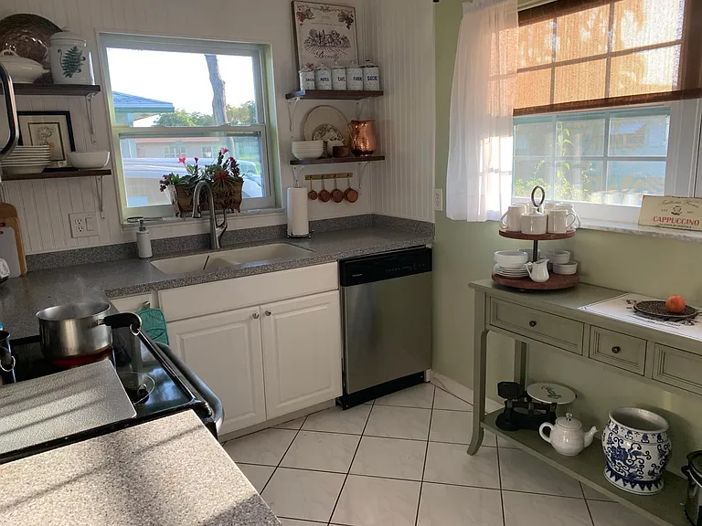 455 Bluebird Ln — Photo 1