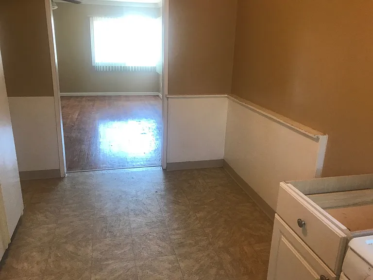 Torrance Apartments — Photo 14