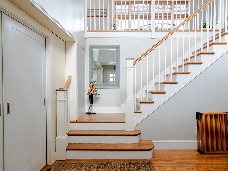 15 Florence Ave — Photo 2