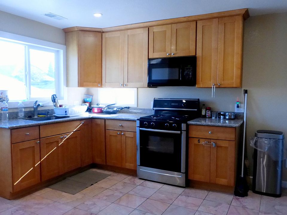 1st image of 128 N 13th St