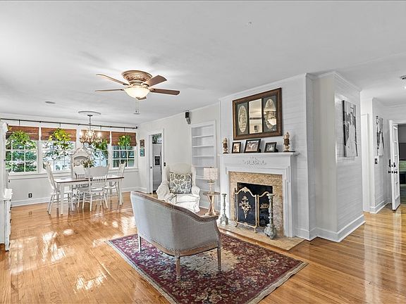 5th image of 302 N Iroquois Ave