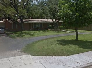 1020 N Center St, Sabinal, TX 78881