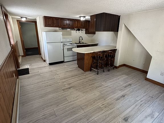 2nd image of 83 River Rd