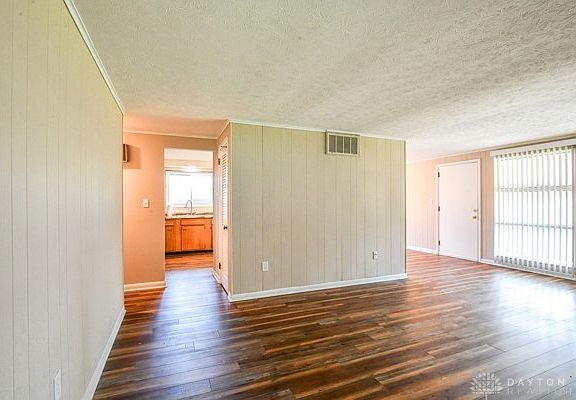 5th image of 3258 Waltham Ave