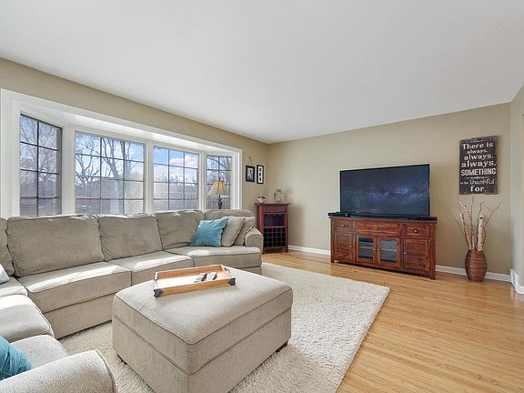 2nd image of 1442 E Joan Dr