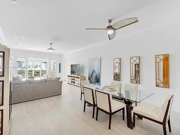 5th image of 24 Harbour Isle Dr W Unit 101