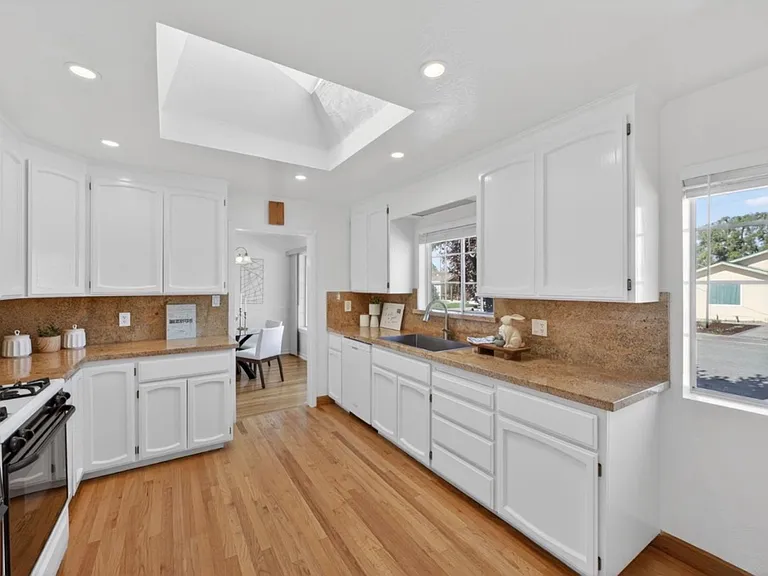 400 Hodges Ave — Photo 12