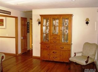 38 Pearl Ct, Sayville, NY 11782