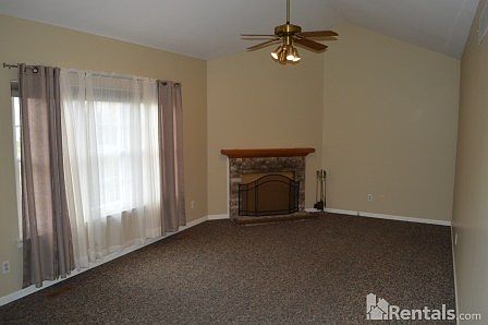 4th image of 301 Harbour Pointe Dr