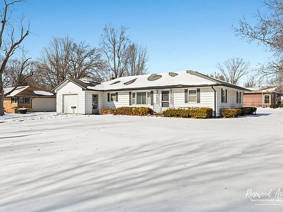 3rd image of 160 E Pendexter Ave