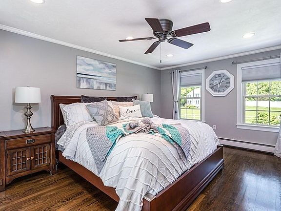 4th image of 72 Oxford Dr