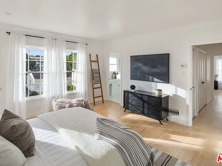 625 N Sierra Dr — Photo 12