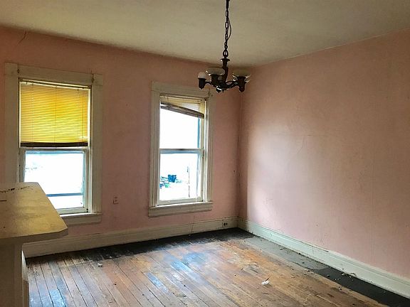 5th image of 124 W 65th St