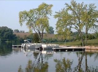 E12116 Sunrise Cove Ct, Prairie du sac, WI 53578