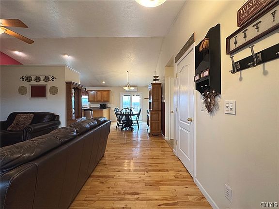 4th image of 26998 Lafave Rd