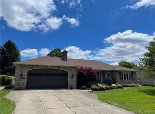 352 Dan Troy Dr, Williamsville, NY 14221