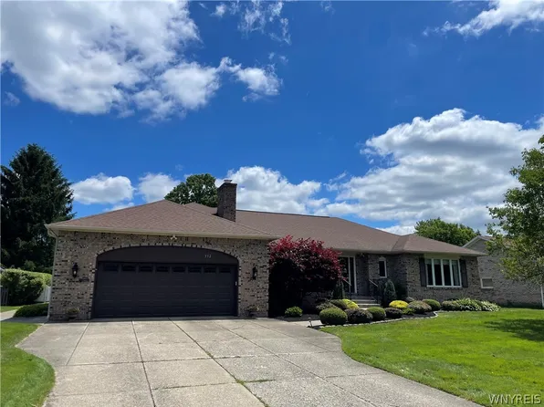 352 Dan Troy Dr, Williamsville, NY 14221