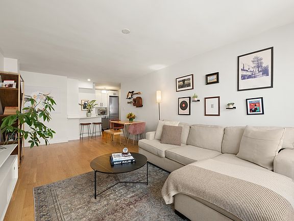 4th image of 160 E 27th St APT 8B