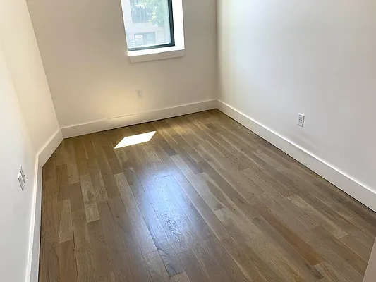 Rented by Tapiro Realty | media 31