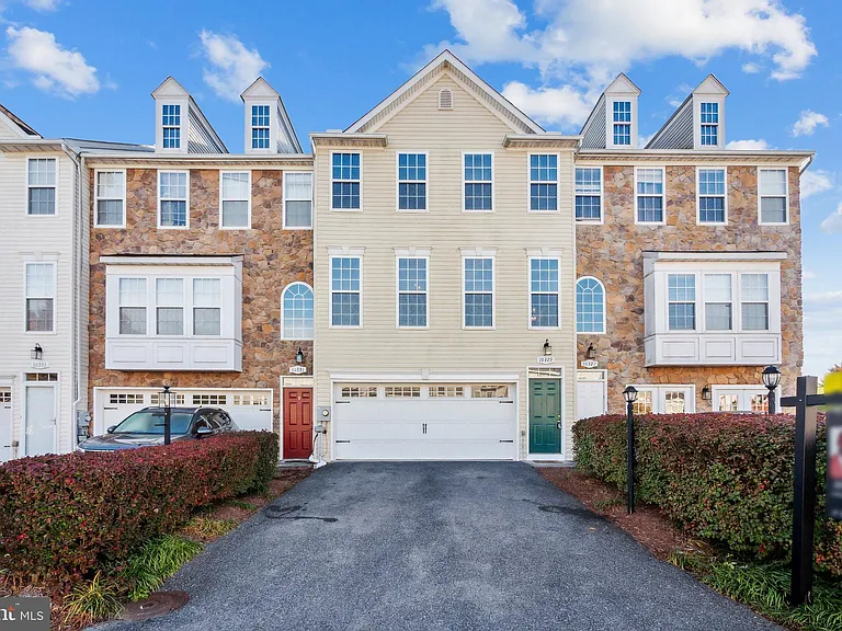 10329 Bridle Ct — Photo 1