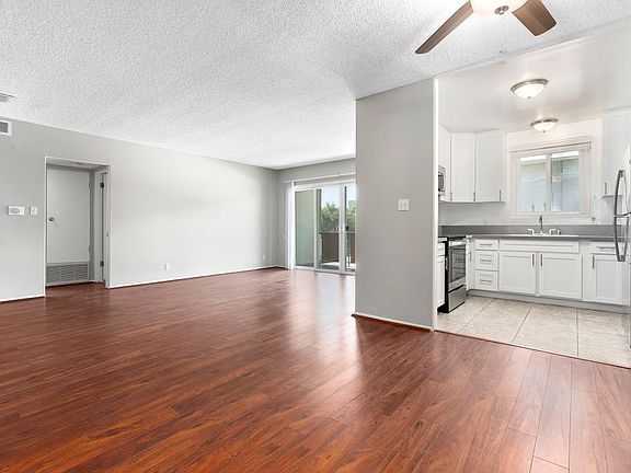 5th image of 4851 Hazeltine Ave #212
