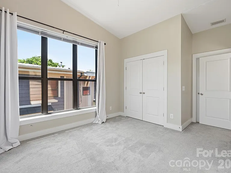 3435 Spencer St — Photo 17