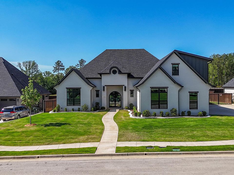 1st image of 1572 Maple Cir
